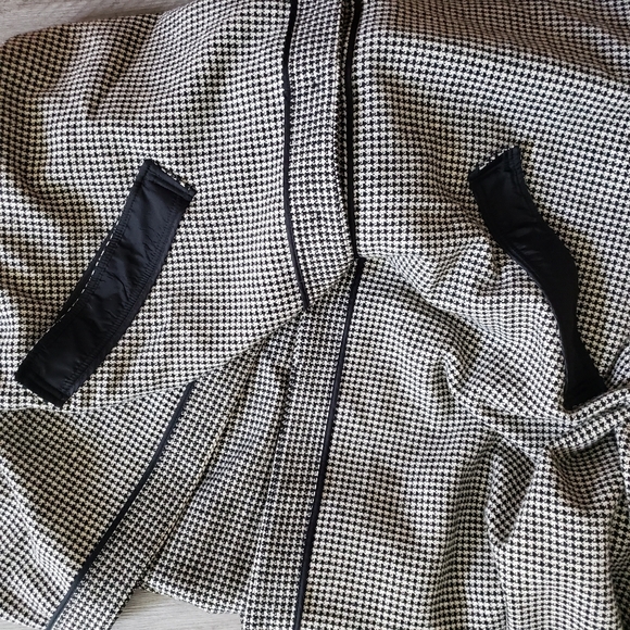 Jones New York | Knee-length Cape with Front Closure - Picture 9 of 9